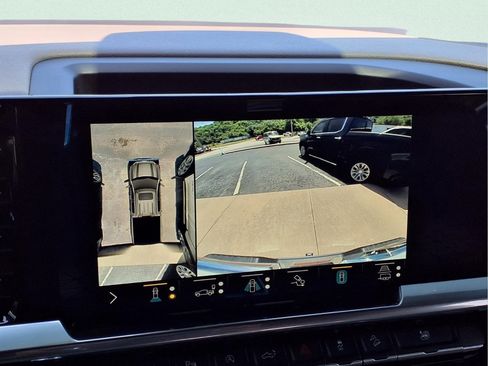 Used 2022 GMC Sierra 1500 SLT w/ SLT Premium Plus Package AWD/4WD image 9