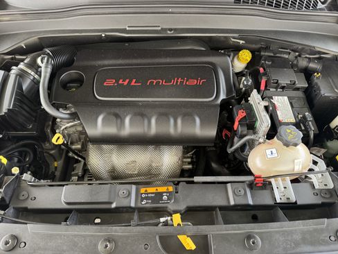 Used 2017 Jeep Renegade Latitude AWD/4WD image 25