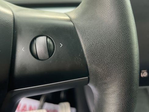Used 2022 Tesla Model Y Performance AWD/4WD image 22