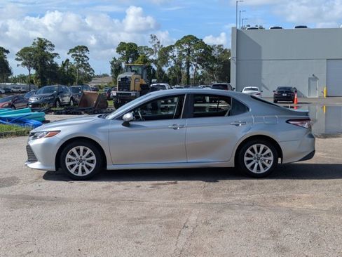 Used 2018 Toyota Camry LE FWD image 7