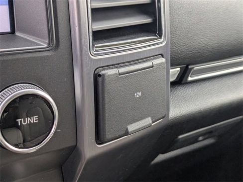 Used 2019 Ford Expedition Platinum image 28