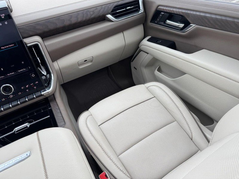 Used 2025 GMC Yukon Denali w/ Sun & Power Step Package AWD/4WD image 15