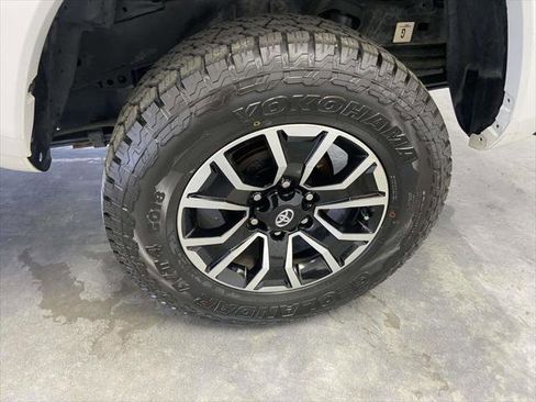 Certified 2022 Toyota Tacoma TRD Sport w/ Technology Package AWD/4WD image 12
