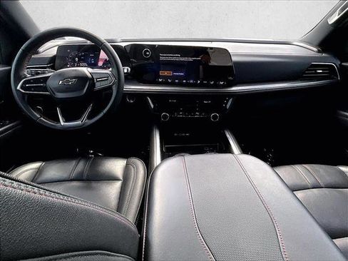 Certified 2025 Chevrolet Suburban RST image 16