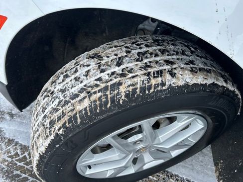 Used 2024 Chevrolet Equinox LT image 27