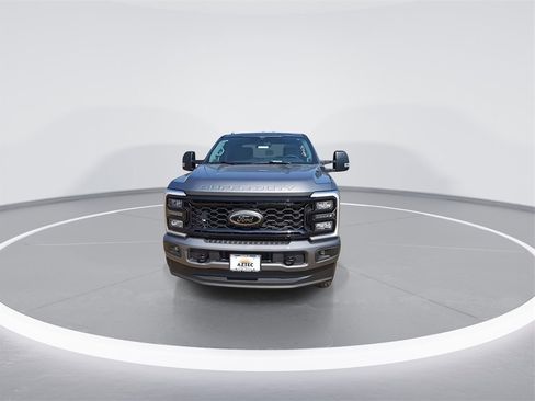 New 2026 Ford F250 XLT w/ XLT Premium Package image 3