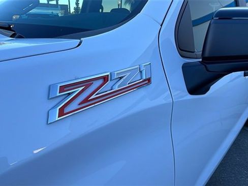 Used 2025 Chevrolet Silverado 1500 LT Trail Boss w/ Convenience Package II image 11