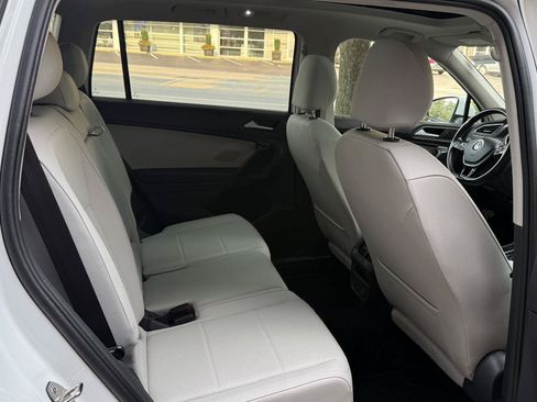 Used 2019 Volkswagen Tiguan SE w/ Panoramic Sunroof Package AWD/4WD image 15