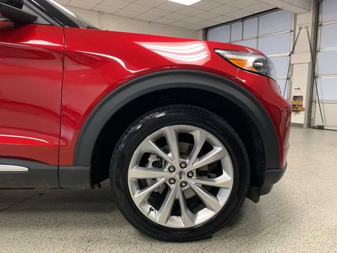Used 2023 Ford Explorer Platinum w/ Premium Technology Package AWD/4WD image 8