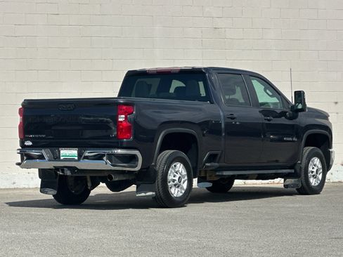 Used 2024 Chevrolet Silverado 2500 LT w/ Z71 Off-Road Package AWD/4WD image 3