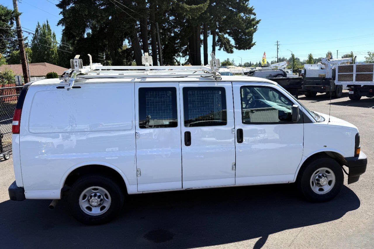 Used 2017 Chevrolet Express 2500 RWD image 5