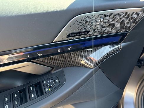 Used 2025 BMW M5 w/ Carbon Package image 22