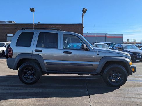Used 2007 Jeep Liberty Sport image 3