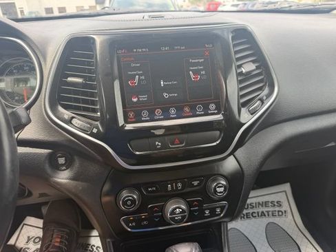Used 2019 Jeep Cherokee Limited AWD/4WD image 16