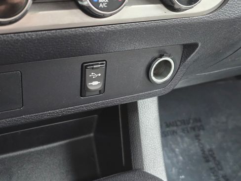 Used 2016 Toyota Tacoma SR RWD image 11