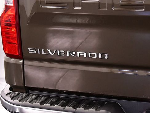 Used 2023 Chevrolet Silverado 1500 LT AWD/4WD image 11