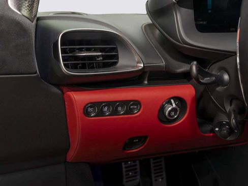 Used 2023 McLaren Artura RWD image 22