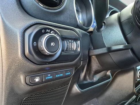 Used 2021 Jeep Wrangler Unlimited Sahara AWD/4WD image 16