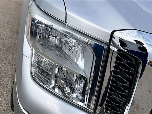 Used 2017 Nissan Titan SV image 32