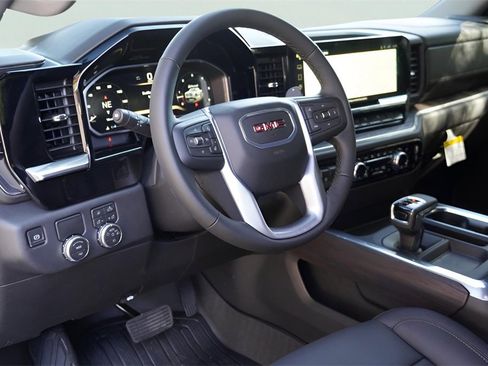 New 2026 GMC Sierra 1500 SLT image 7