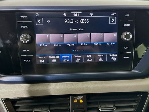 Used 2022 Volkswagen Taos SE image 17