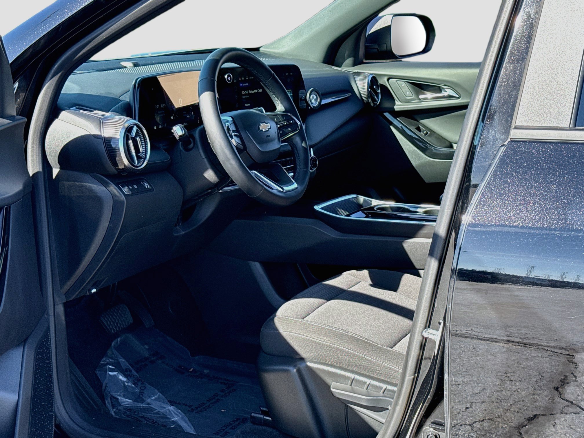 Used 2025 Chevrolet Equinox LT FWD image 11