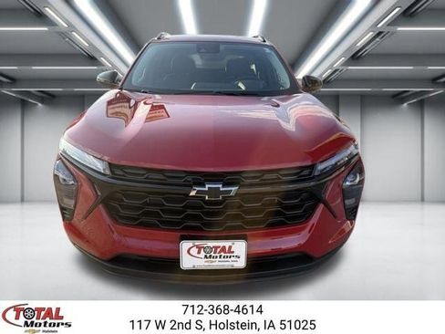New 2026 Chevrolet Trax LT w/ Sunroof Package FWD image 3