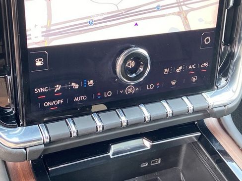 Used 2025 GMC Yukon Denali RWD image 39