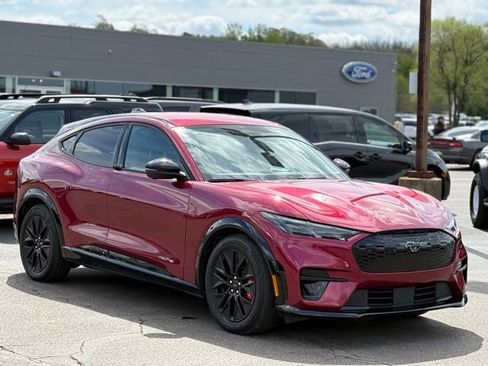 Used 2025 Ford Mustang Mach-E Premium w/ Sport Appearance Package AWD/4WD image 38