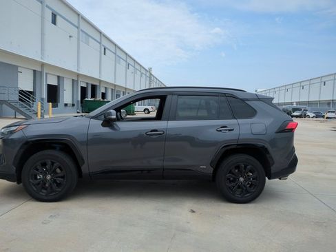 Used 2023 Toyota RAV4 SE w/ SE Grade Weather Package AWD/4WD image 5