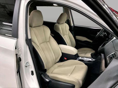 Used 2025 Subaru Ascent Premium AWD/4WD image 8