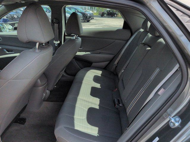 Used 2025 Hyundai Elantra SEL FWD image 12