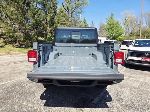 New 2026 Jeep Gladiator Sport AWD/4WD image 9
