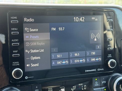 Used 2021 Toyota Highlander XLE AWD/4WD image 57