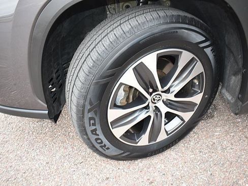 Used 2022 Toyota Highlander XLE image 8