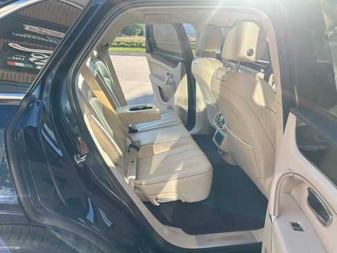 Used 2019 Bentley Bentayga image 33