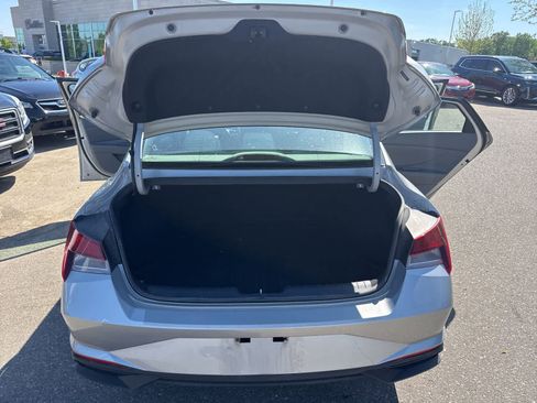 Used 2022 Hyundai Elantra SEL FWD image 21
