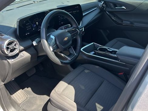 Used 2025 Chevrolet Equinox LT FWD image 8