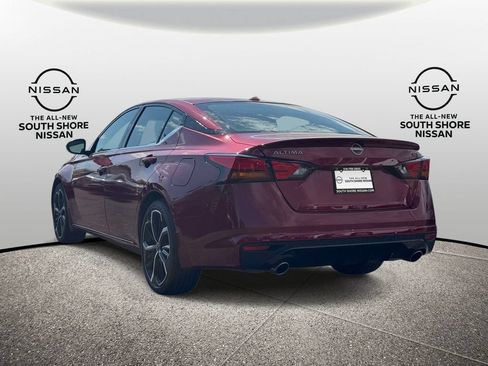 Used 2025 Nissan Altima 2.5 SR w/ SR Premium Package FWD image 7