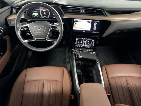 Used 2024 Audi Q8 e-tron Premium image 27