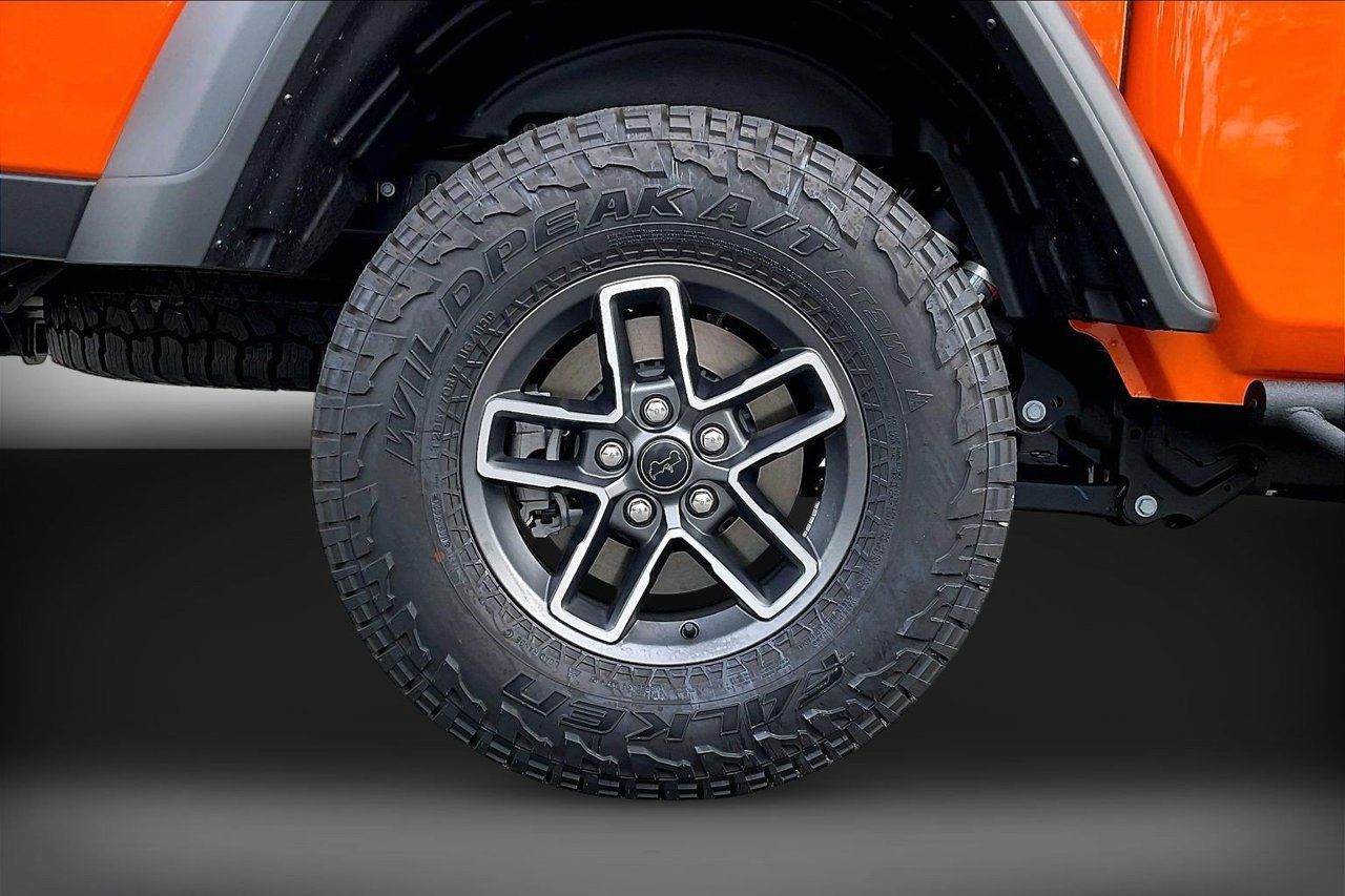 Certified 2025 Jeep Gladiator Mojave w/ Convenience Group AWD/4WD image 35