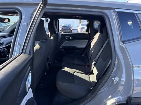 Used 2023 Jeep Compass Sport image 21