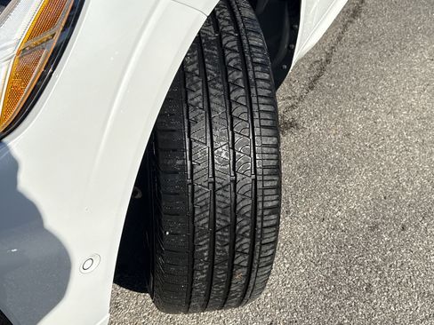 Used 2025 Volvo XC60 B5 Plus image 12