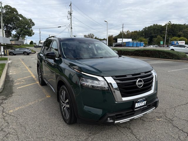 Certified 2022 Nissan Pathfinder Platinum w/ Cargo Package AWD/4WD image 2