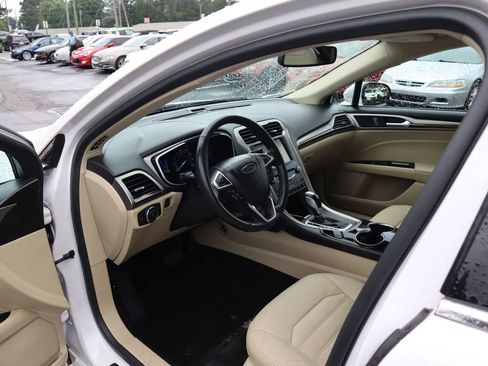 Used 2014 Ford Fusion SE w/ Equipment Group 202A FWD image 8
