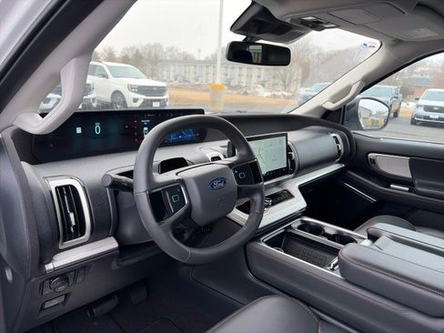 Used 2025 Ford Expedition Active image 11