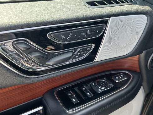 Used 2020 Lincoln Navigator L Reserve w/ Equipment Group 208A Reserve AWD/4WD image 21