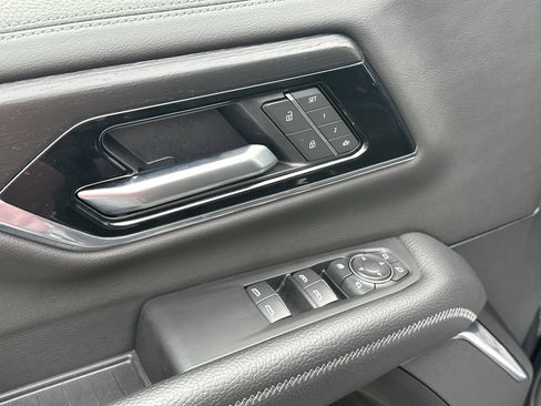 Used 2025 GMC Yukon XL Denali image 15