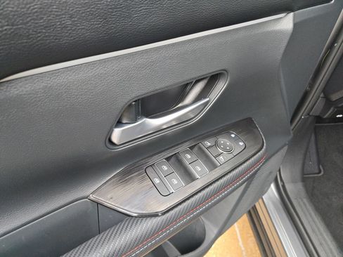 Certified 2025 Nissan Kicks SR FWD image 12
