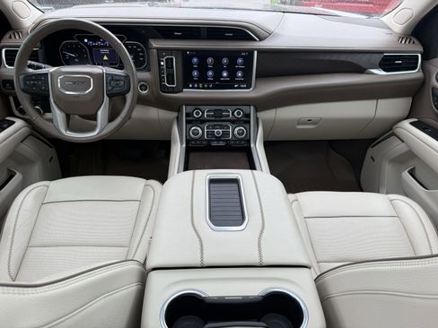 Used 2021 GMC Yukon XL Denali w/ Denali Ultimate Package RWD image 13